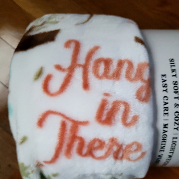 Cozy Velvet Plush Throw/Blanket 50 x 60" - Picture 4 of 8